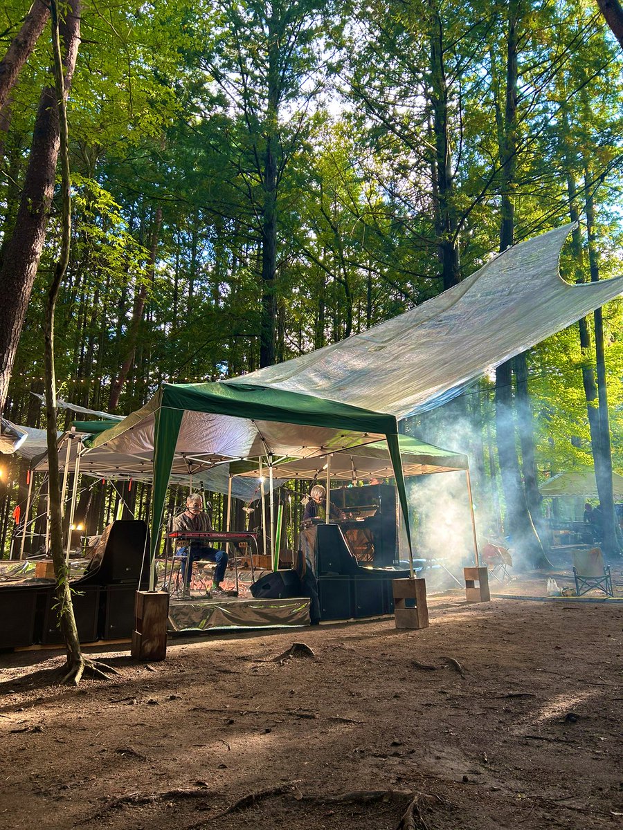 Mattsun02160's tweet photo. お休みいただいてずっと行きたかったAmbient Music Festival “Camp Off-Tone 2023”に行ってきました。
日常から離れた忘れ難い三日間、今年の残りの期間を頑張るために良い切り替えでした。自分の体に何かが戻ってくる感覚。
#offtone
#ambient https://t.co/r4lEOCiVd7