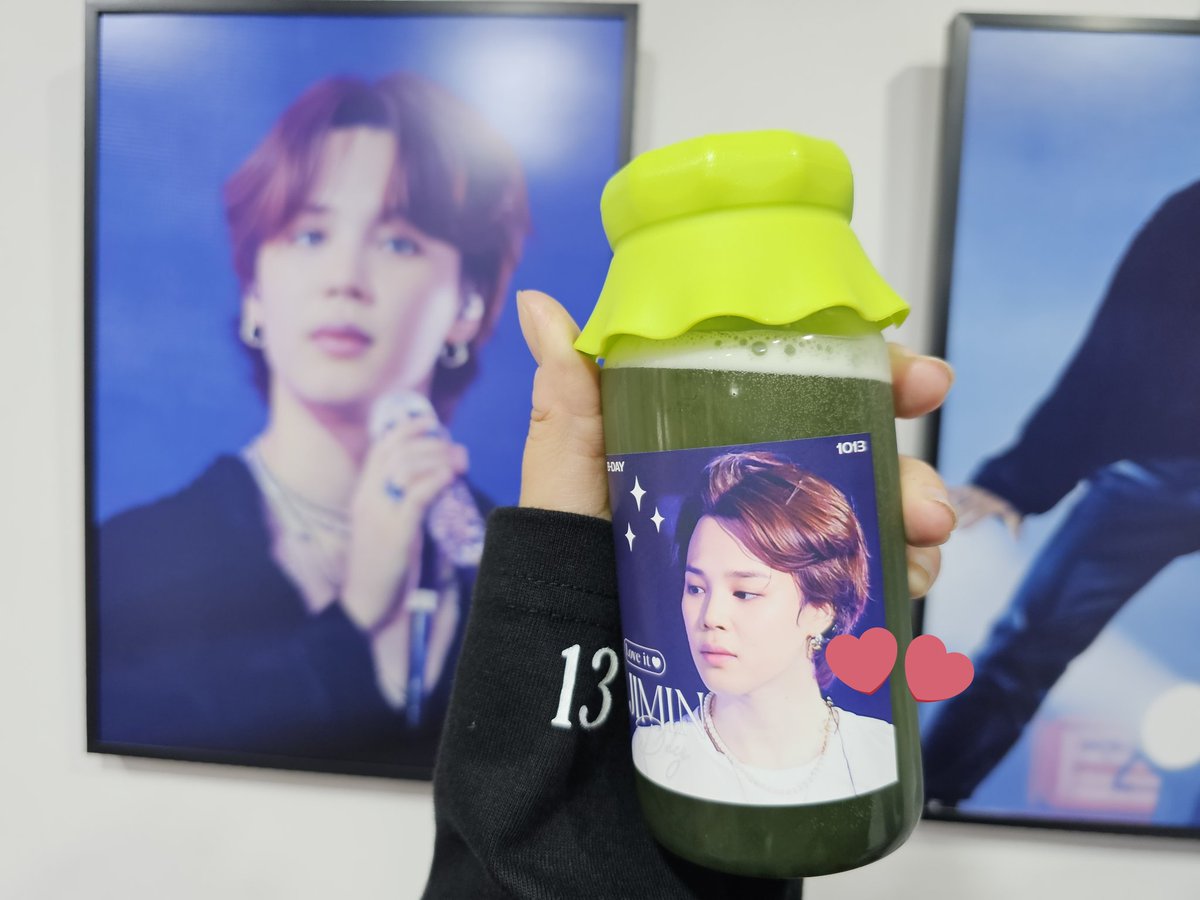_LuckTree's tweet photo. 1015🪻룩앳민님&러빈허 카페🪻 @lookatmin1013 @lovinherflower
🩵멋진 지민이 사진이 가득💙 오래오래 앉아있다가 왔어요💛감사합니다💛
러빈허 사장님 넘 친절하시구♡ 음료잔에도 꽃모양 얼음! 이쁜 지민이랑 너무 잘어울렸어요~😙💕
#JIMIN #JIMIN_Day2122
#JIMIN_DAY #BTS_JIMIN #지민생카 https://t.co/kRbsSX3mcz