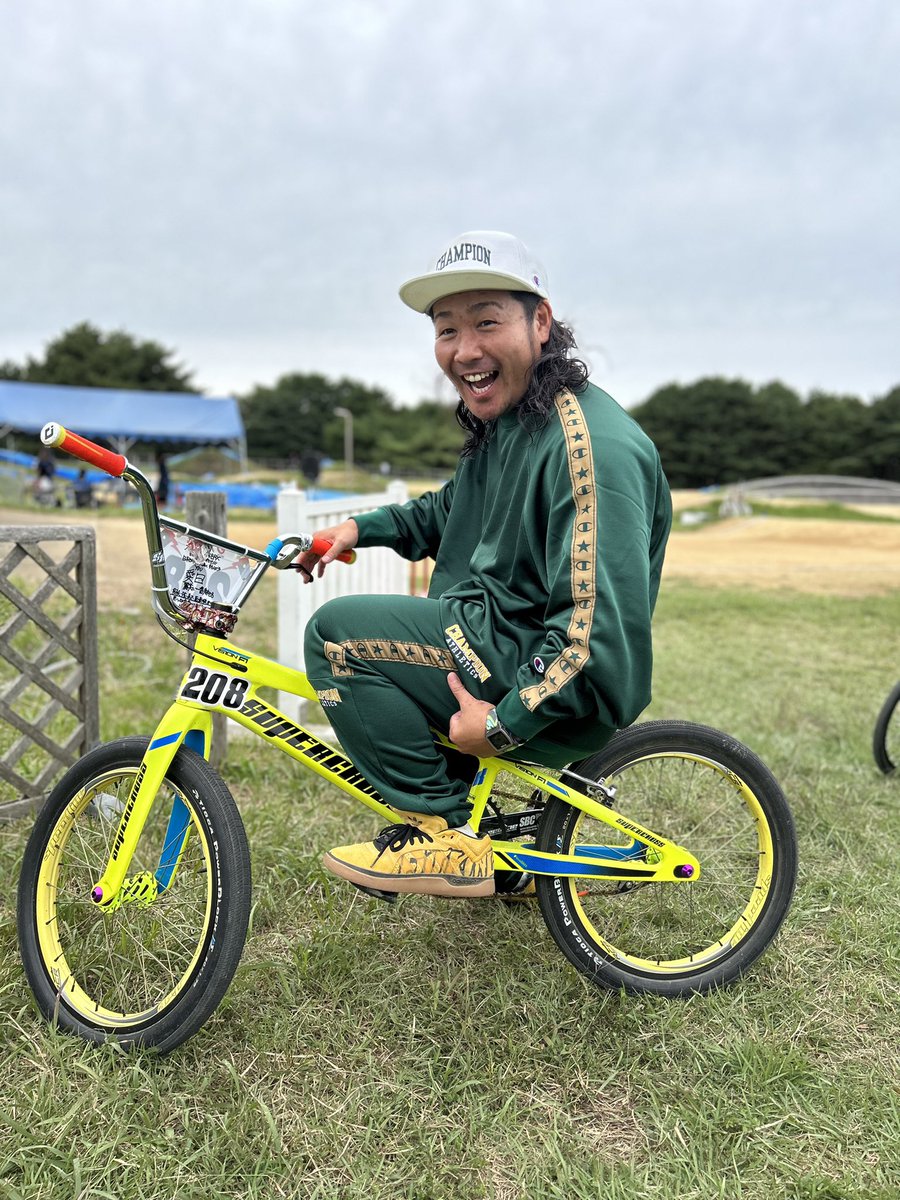 YouBmx044's tweet photo. 【 大好きなフィードでみんな笑っていてほしい 】自分もレースではゾーンに入れるよう集中してるけど、みんな自分らしく ""自分の好き"" を発表の場(レース)で思い出してほしいんだ #自分の好きを見つけよう@champion_japan 🚲🤝🇯🇵☝🏽❤️‍🔥🤘🏽🔥🫶🏽☮️Always BIG Thanks A Lot #ChampionJP  #PR Champion'23AW https://t.co/n79OChHdEP
