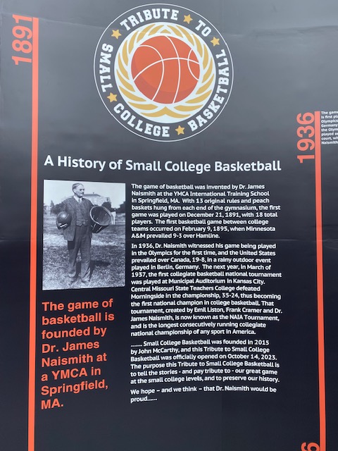smcollegehoops's tweet photo. The Grand Opening of the Tribute to Small College Basketball, Hy-Vee Arena in Kansas City.  Last night was really special. @hyveearena @NCAADIII @NCAADII @NAIA @TheNCCAA @ExhibitAssociat https://t.co/m5h7R57N2V