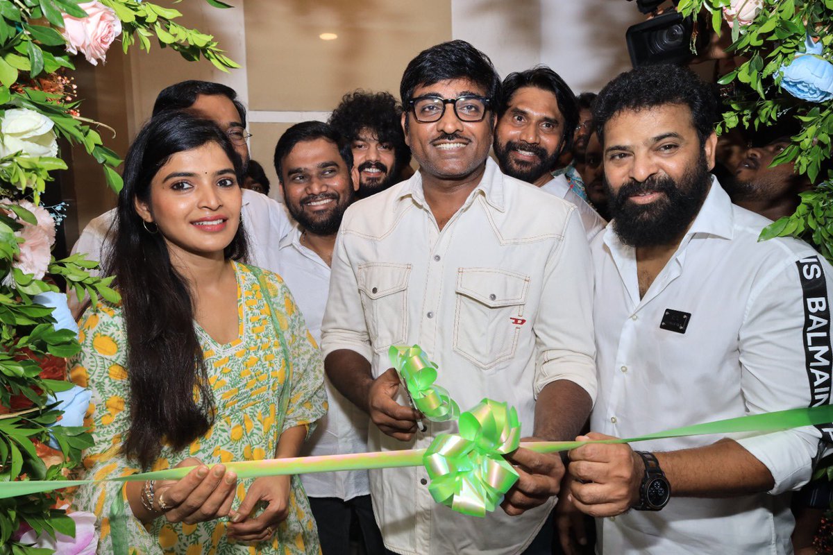 #MakkalSelvan @VijaySethuOffl new look at director #Ameer's restaurant #TheLAWCAFE inauguration.