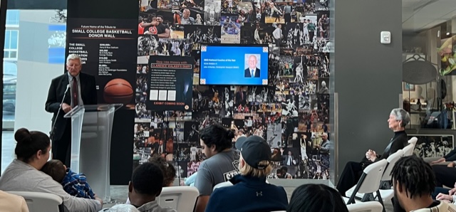 smcollegehoops's tweet photo. The Grand Opening of the Tribute to Small College Basketball, Hy-Vee Arena in Kansas City.  Last night was really special. @hyveearena @NCAADIII @NCAADII @NAIA @TheNCCAA @ExhibitAssociat https://t.co/m5h7R57N2V