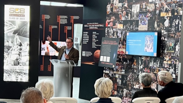 smcollegehoops's tweet photo. The Grand Opening of the Tribute to Small College Basketball, Hy-Vee Arena in Kansas City.  Last night was really special. @hyveearena @NCAADIII @NCAADII @NAIA @TheNCCAA @ExhibitAssociat https://t.co/m5h7R57N2V