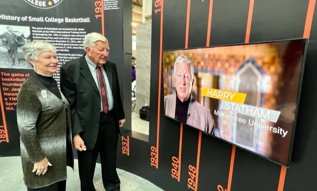 smcollegehoops's tweet photo. More photos from last night's Grand Opening of the Tribute to Small College Basketball.  What a special night!  @NCAADIII @NCAADII @NAIA @TheNCCAA @HyVeeArena @ExhibitAssociat https://t.co/f4GlSdvWHZ