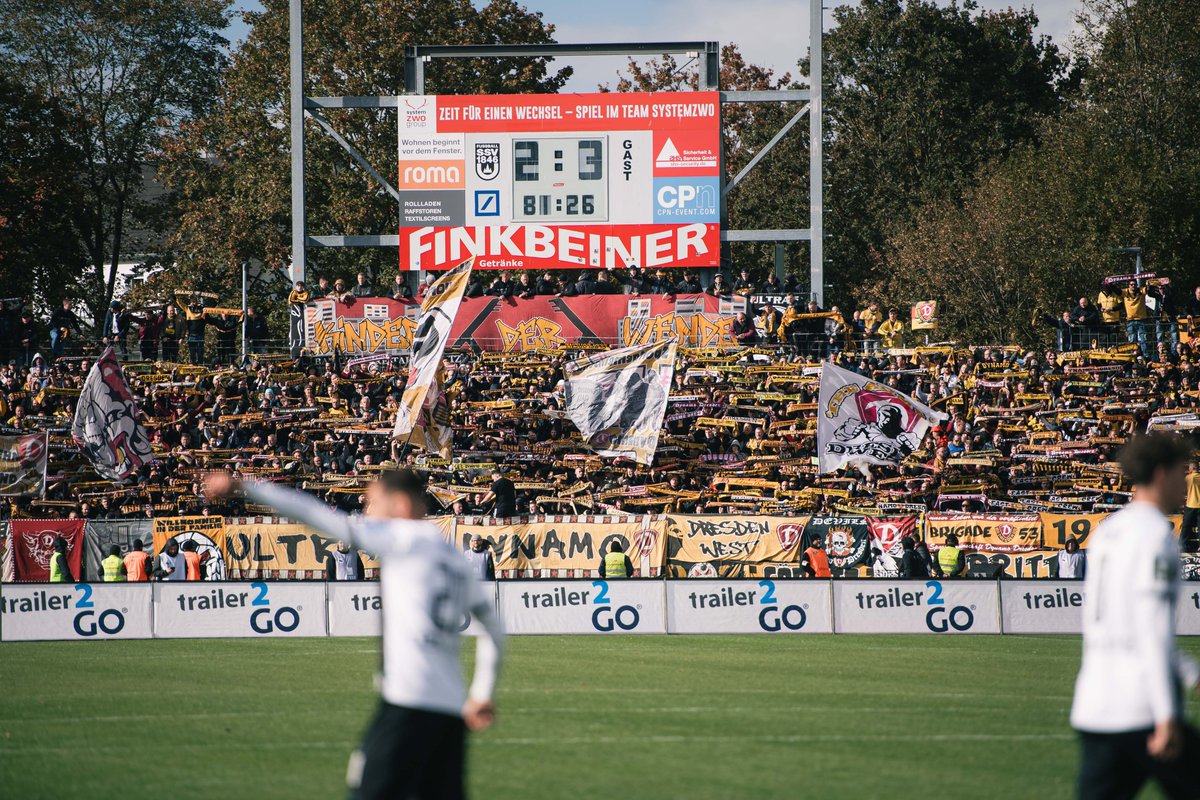 DynamoDresden's tweet photo. Danke für Eure grandiose Unterstützung, liebe Dynamo-Fans! 🖤💛Kommt gut nach Hause und füllt auf dem Heimweg noch den Auswärtsfragebogen des Fanprojekts aus. 🚗👉 https://t.co/UHGl1OjEBA #ULMSGD #sgd1953 https://t.co/RGUH5GxbMI