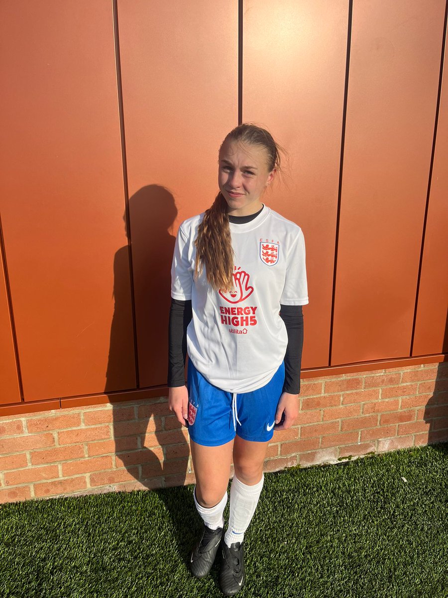 Big Massive Well Done to our Grace Quinn on making the England Schoolgirls U15s Regional Trials👏🏻👏🏻👏🏻
The famous saying... " You can take Grace out of Rainhill Utd/ Merseyrail...
But you will never take Rainhill/Merseyrail out of Grace" ❤️