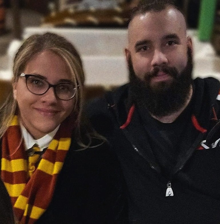 slowtotweet's tweet image. I didn&apos;t get a chance to curl my hair or put my contacts in, but I did a trial run of my custome at fright fest yesterday. #CommanderShepherd &amp;amp; #HermioneGranger