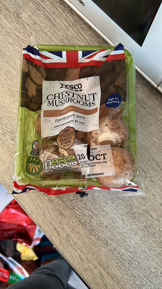 Thomooos's tweet photo. @Tesco hi Tesco, just done a click and collect and had a rip in my mushrooms. Order number 6771-5040-161 https://t.co/gOzBzSGnb3