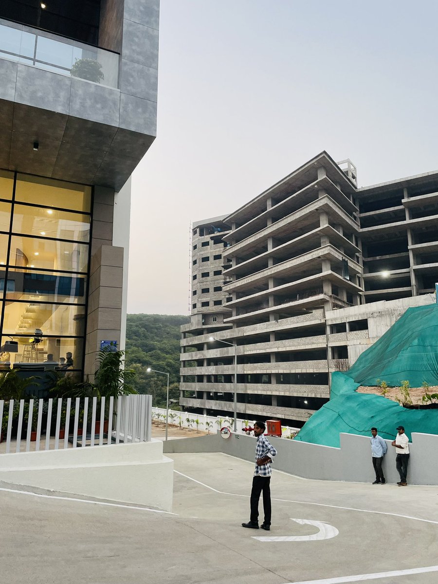 vizagweatherma9's tweet photo. Infosys DC to be inaugurated tomorrow ❤️ #InfyVizag . Took these shots today evening  😃👍 https://t.co/YP7kEpTwXj