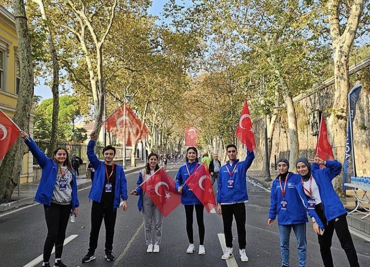 sporgonulluler's tweet photo. Gönüllülerimiz 👏👏 Bosphorun 10K
#bosphorun #beşiktaş https://t.co/XnVFm3R2io