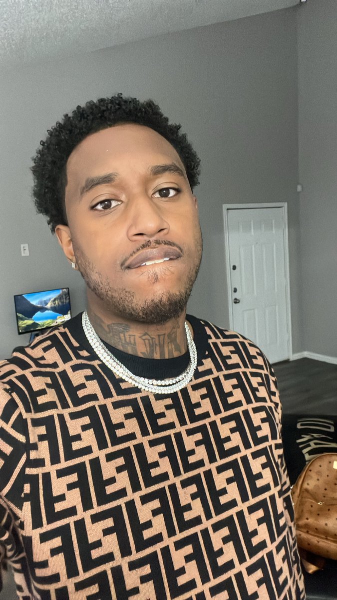 Richloc_'s tweet photo. No I’m not broke bitch you know I’m the opposite. https://t.co/Eb1NG6z44P