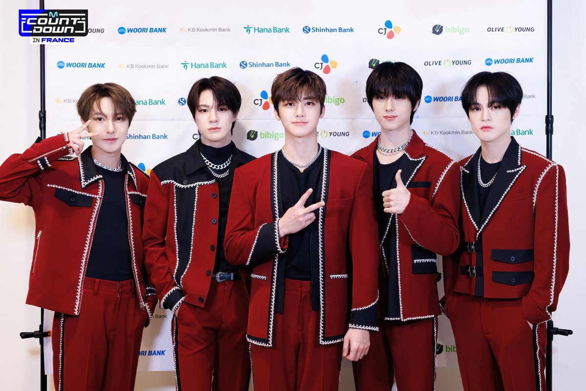MnetMcountdown's tweet photo. [#MCOUNTDOWNINFRANCE] 📸

#NCTDREAM arrrives to #MCDINFRANCE 🇫🇷 
Stay tuned for stunning performances! 

#MCOUNTDOWN #엠카운트다운 https://t.co/gYKIBsFblE