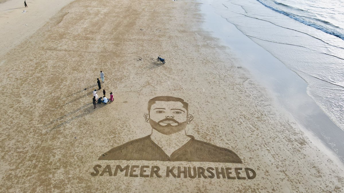 Sameerpetter11's tweet photo. @imVkohli please come here me made your beggest sand portrait where are virat Kohli fans
#ViratKohli #yashboss #ibbc #IndianCricketTeam #indiaworldcup #viratkohlifans #NarendraModiStadium # https://t.co/gVIaYXUqKs