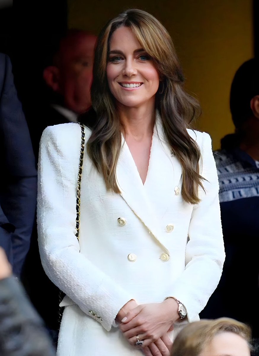 Princess Catherine looks absolutely stunning today in Marseilles! I really love her whole look😍🤍