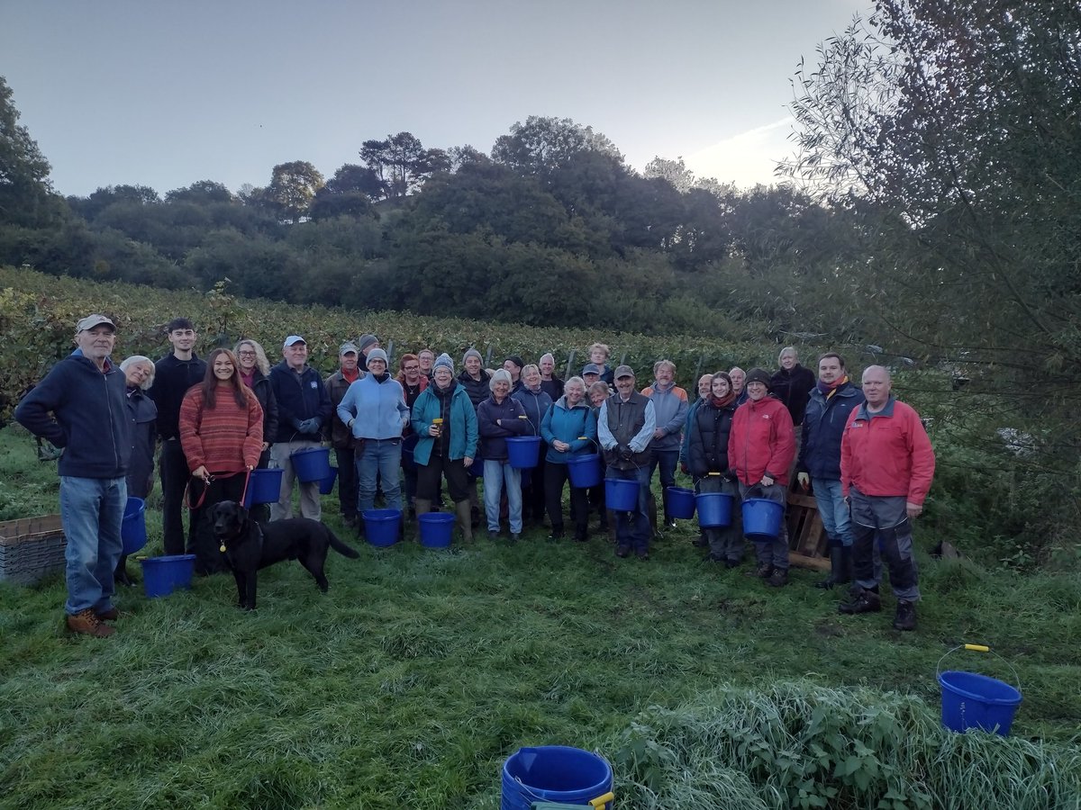 smithandevans's tweet photo. Harvest Crew 23.
A fine bunch indeed. https://t.co/PcAHR46JOq