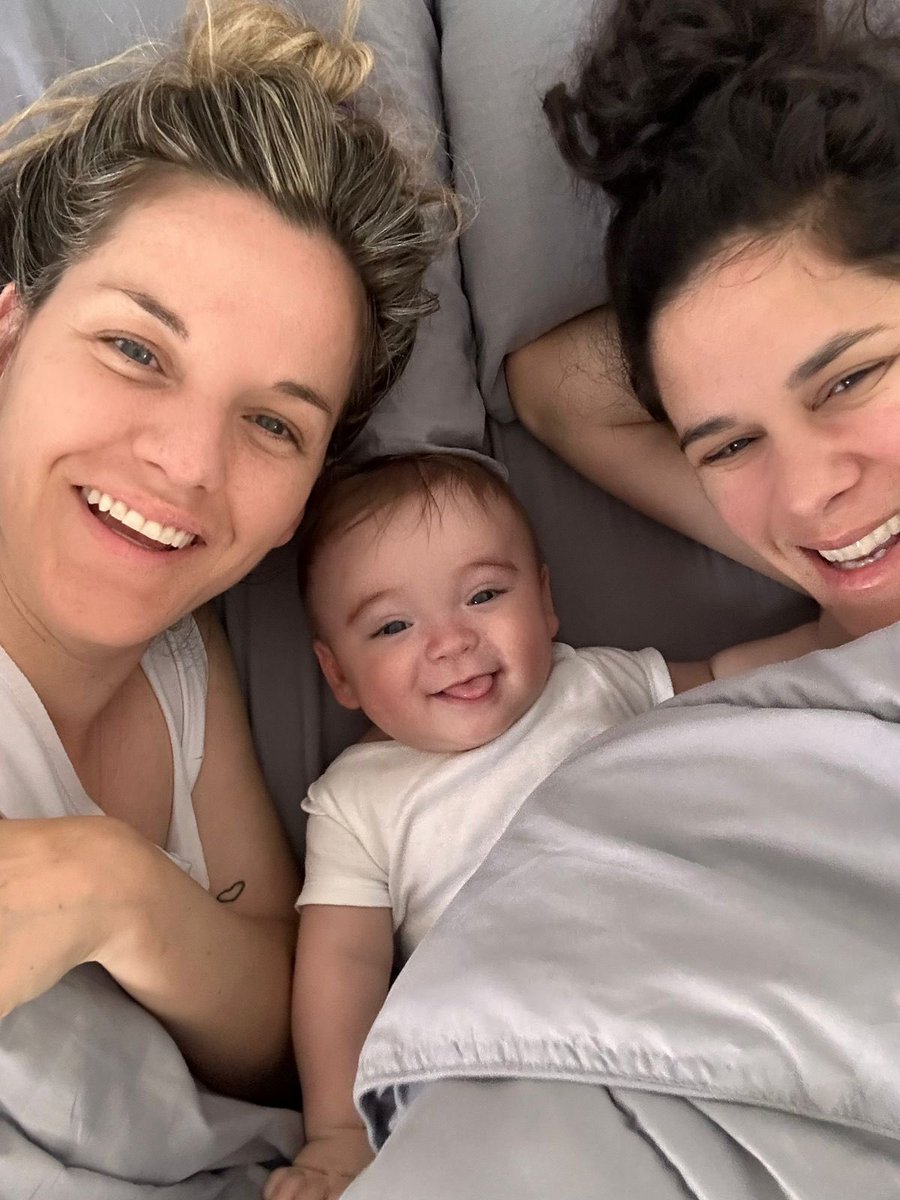 #DíaDeLaMadre con Valen y Sofi:

🗣️ “No hay una sola manera de vivir y no hay un solo tipo de familia”. 

Hoy te contamos esta historia para derretir los corazones 💖.