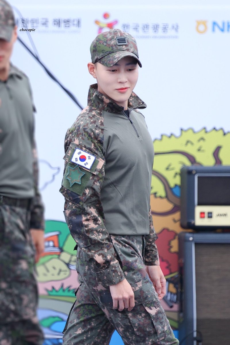 chocopie_cloud's tweet photo. 231008 지상군페스티벌

얼굴은 귀여운데 ㄱㅏ슴팍은 많이 시끄럽네
#하성운 #HASUNGWOON https://t.co/IdKsMmRnFe