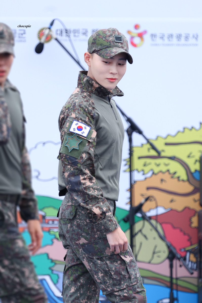 chocopie_cloud's tweet photo. 231008 지상군페스티벌

얼굴은 귀여운데 ㄱㅏ슴팍은 많이 시끄럽네
#하성운 #HASUNGWOON https://t.co/IdKsMmRnFe