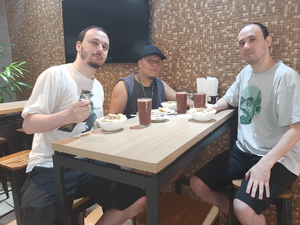 Rangxelo's tweet photo. Segundo encontro brasileiro de Super Bomberman R 2
Zarbon, Regis e Rangel https://t.co/JcilqUM2Pb