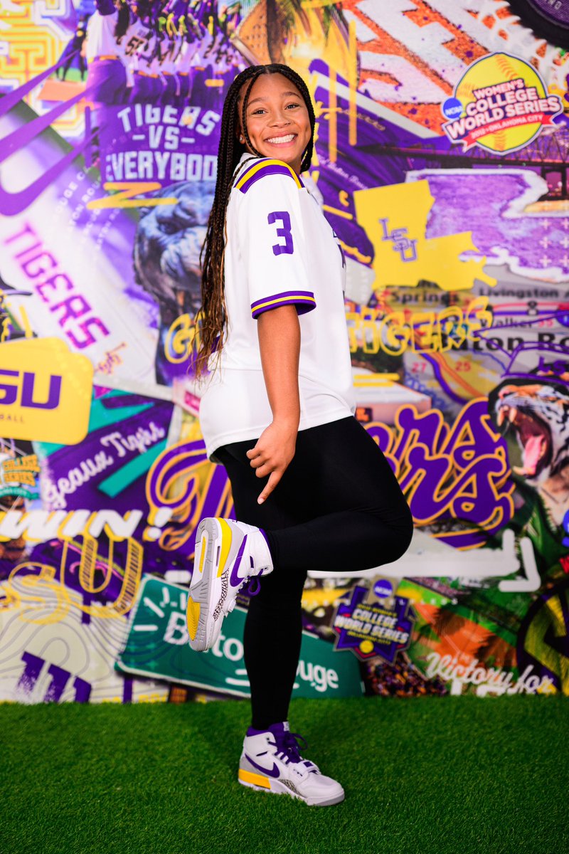 KhamariHall2025's tweet photo. Thank you @LSUsoftball for the incredible visit!!! I’m excited for what the future has for me! @BethTorina @LSU_SandraMoton @HWDobson @CoachNealPT https://t.co/XnoiXHmdvp