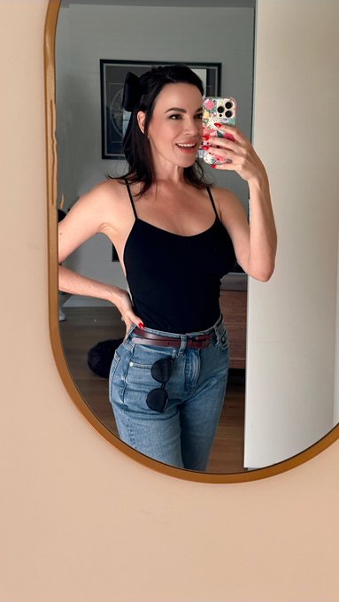 Best friend&rsquo;s hot mom here 💃🏻 https://t.co/lQzUlnucOE https://t.co/anDTUKpyxW<a href="/tag/mvsales"class="tags"><span>#mvsales</span></a>