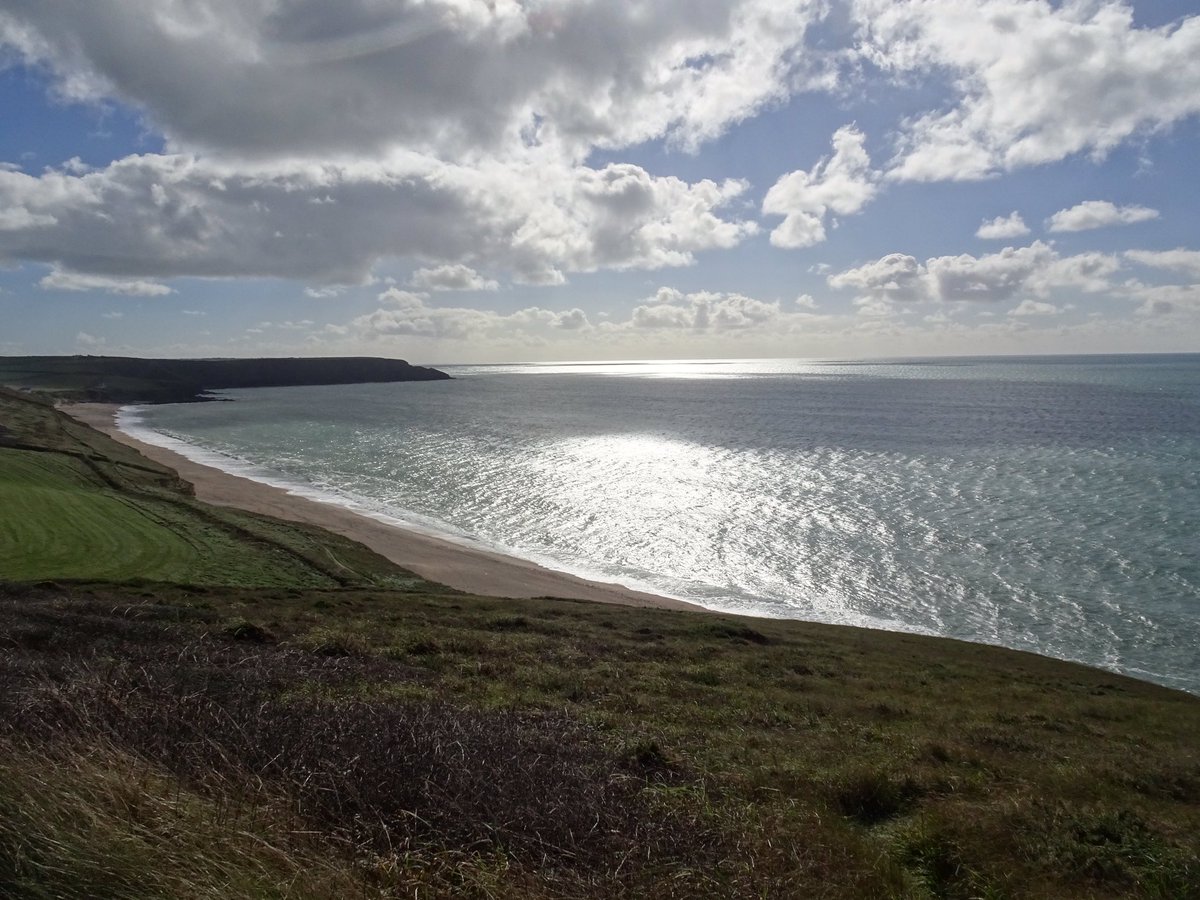 mackerelsky17's tweet photo. Yesterday was a beautiful day for a clifftop stroll.
#Gunwalloe #LoeBar #LoePool https://t.co/6B67h85SJM