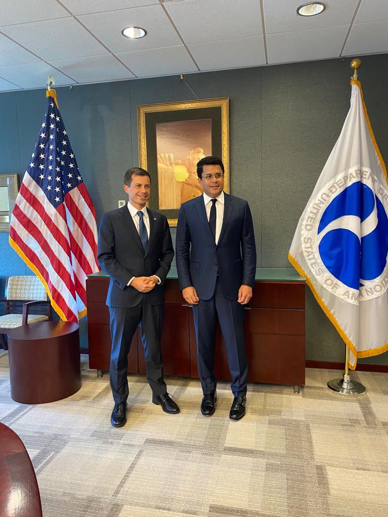 David Collado viaja a Washington y se reúne con el secretario de Transporte de Estados Unidos, Peter Buttigieg noticialibre.com/2023/10/david-… <a href="/MetrovisionRD/">Metro Visión</a> <a href="/carlosgabrielgc/">Carlos Gabriel García</a> <a href="/DavidColladoM/">David Collado</a> <a href="/TurismoRD/">Ministerio de Turismo RD</a> <a href="/CristianCIng/">Cristian Castro</a>