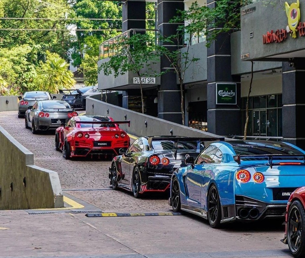 Nissan R35 GT-R