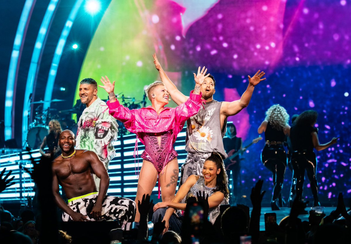 Today!!! Night 2!! #TrustfallTour by <a href="/Pink/">P!nk</a> — 10/15 San Francisco, CA. , 🇺🇸🎪🎡 Chase Center Capacity: 18,064! 🛼