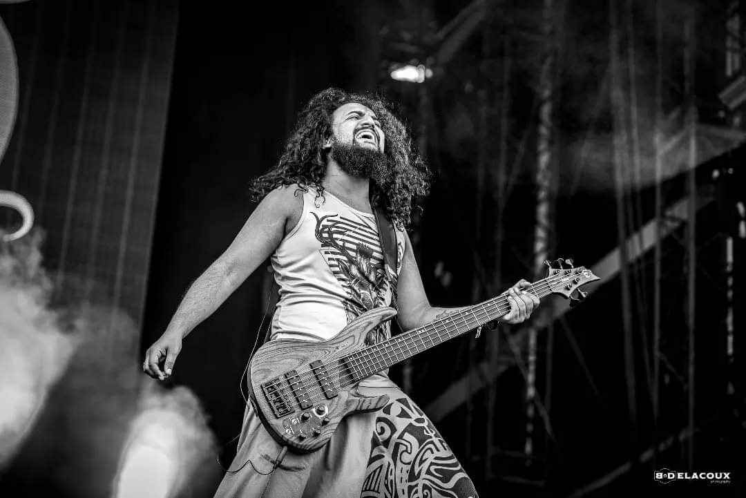 roshanroyuem's tweet photo. Playing with @MotherjaneO  in Kochi on the 21st and then Hyderabad on the 28th!

🎸 @ESPGuitarsUSA
📸 @benjamin_delacoux 

#motherjane #espguitars #bass #ltdbass #kochi #hyderabad #indianband #curlyhair #longhair #maneman #hellfest #france #europe #bloodywood #session #bassist https://t.co/bM5m8mg3rF