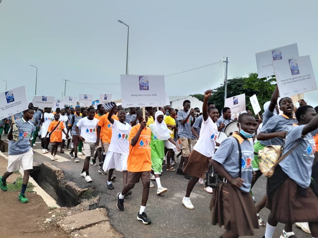 GCommunitiesGH's tweet photo. Celebrating #GlobalHandwashingDay with a Splash of Awareness! Thrilled to see our selected Basic Schools in Wa marching, spreading the vital handwashing message! Hand hygiene is crucial; these young champions are leading the way!  🤲💦 #CleanHandsAreWithinReach @HandwashingSoap https://t.co/q0bEdn9ejS
