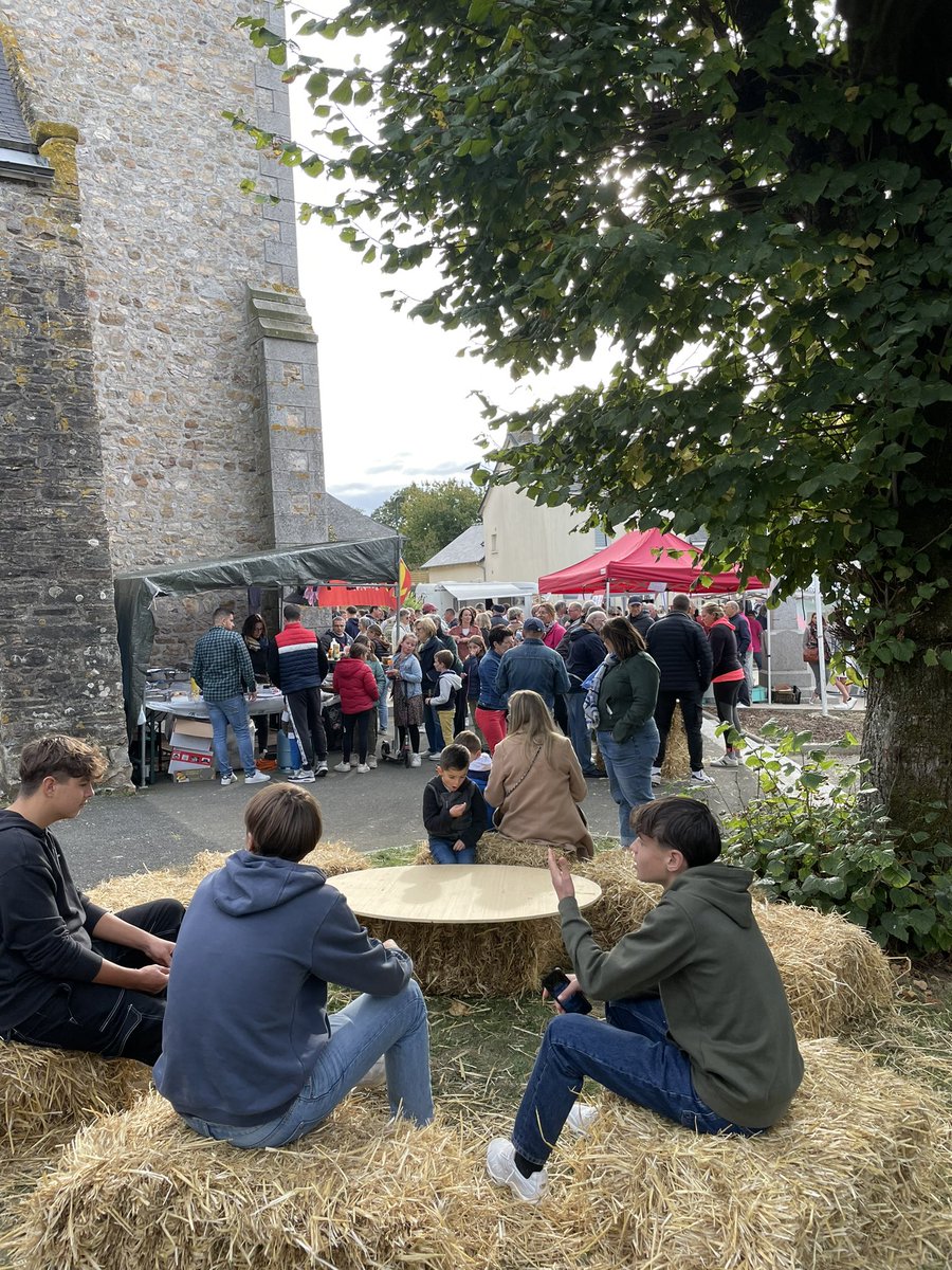 Une dimanche sous un soleil d’automne à St-Georges-sur-Erve pour « Le Duo des Coëvrons », le repas de St-Nicolas à Laval, et la fête de Chalons-du-Maine. 
La convivialité qui réchauffe les cœurs ! 
Bravo aux sportifs 🚴‍♀️ et merci à toutes les équipes de bénévoles. 👍🙏🏻