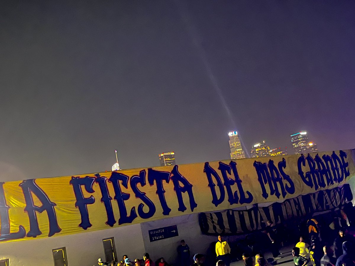 johncarp1916's tweet photo. ¡Bienvenidos a la fiesta del más grande!
Los Ángeles sigue festejando al @ClubAmerica y sus 107 años.
¡La ciudad y el país tiene Dueño y es Azulcrema!
Atentos al partido, hay varias sorpresas.
#LosDueñosDelGabacho
#LQME2P https://t.co/V9upmP2GlS