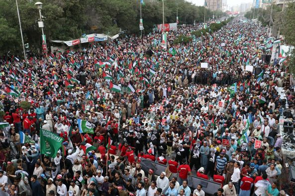 QudsNen's tweet photo. Massive gathering in Pakistan showing solidarity with #Gaza https://t.co/3h2hGIruWx