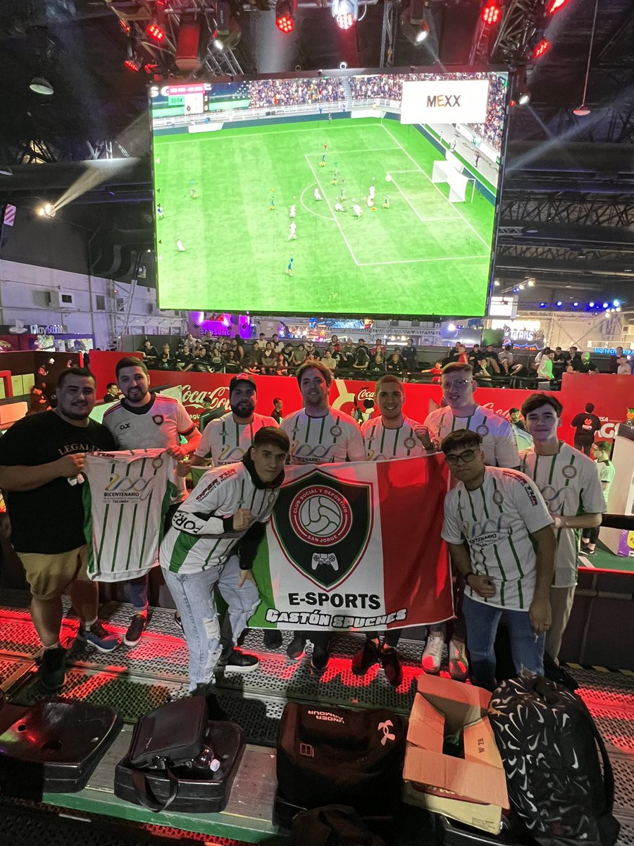 vValeenC_'s tweet photo. Hermosa ags, quiero agradecer a spuches @SpuchesGaston por el aguante como siempre, no hubiera sido posible sin el, fue muy lindo representar a San Jorge y fue una muy linda experiencia. Vamos @SanJorgeESP💚💚💚! https://t.co/6Vy3K59Qxv