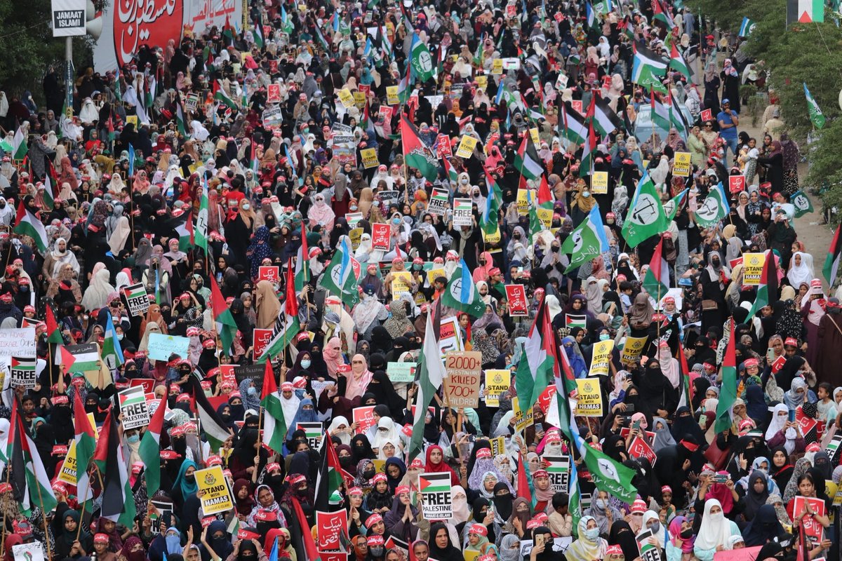 QudsNen's tweet photo. Massive gathering in Pakistan showing solidarity with #Gaza https://t.co/3h2hGIruWx