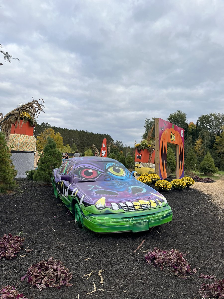 kryart's tweet photo. You have one more week to visit the fall festival near Huntsville @sandhillnursery I had the chance to create a whole outdoor gallery walk made completely with spray paint! https://t.co/tFaRJDGzmR