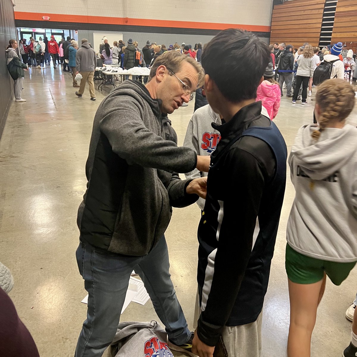 ROUNDLAKEMIDDLE's tweet photo. State Cross Country Meet Results:
Edwin 11:34 - 44th overall
Alex 12:17 -139th overall
We are proud of you!
#RLMSPride #RLMSWildcats116 https://t.co/WcAgXUwv5T