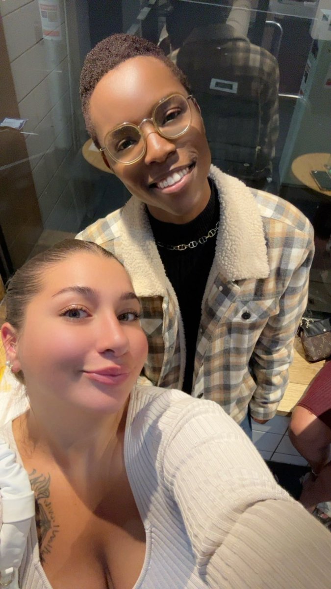 Derriixx's tweet photo. I met my Jed’s Challenge Duo on Aussie soil today. Dalia, the Queen that you are 🫶🏾🥹 @CouldIBMoreObvi https://t.co/Tna1X1rp9f