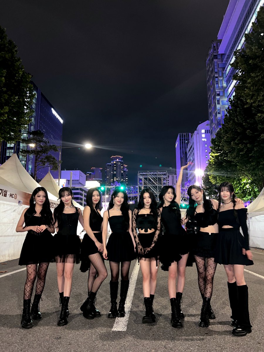 realfromis_9's tweet photo. [💌#fromis_9]
프로미스나인 + 블랙 = 🖤
더 말할 것도 없이 반짝이는 프로미스나인🤍

#프로미스나인 https://t.co/NX3nJHAFbe