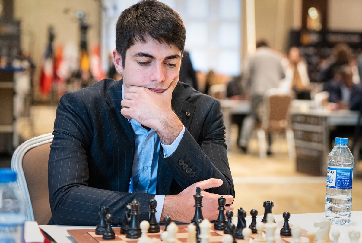 Enez Özen  Enezator on X: 13-year-old Magnus Carlsen is bored playing  with chess legend Garry Kasparov. (2004)  / X