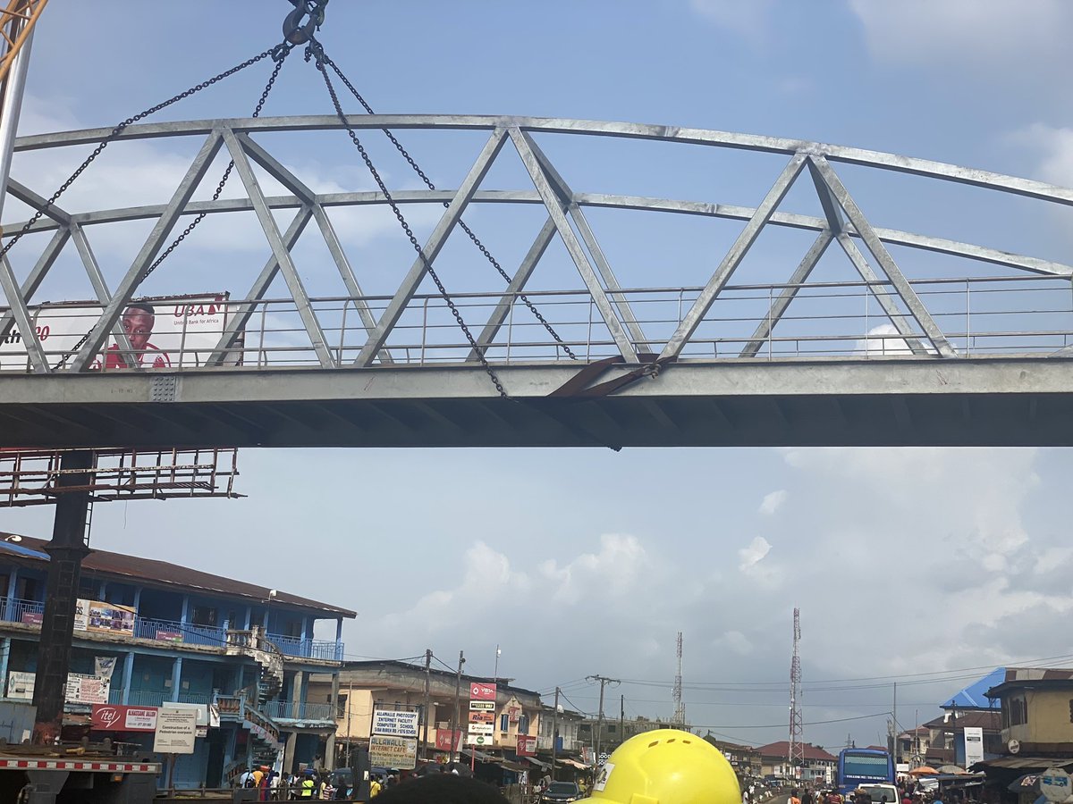 wakawakairump's tweet photo. October 15, Freetown 
Pedestrian overpass (Footbridge ) installation at Shell -Kissy Freetown. https://t.co/yOKWYr1M3U
