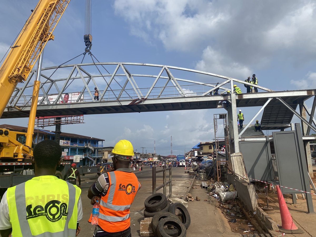 wakawakairump's tweet photo. October 15, Freetown 
Pedestrian overpass (Footbridge ) installation at Shell -Kissy Freetown. https://t.co/yOKWYr1M3U