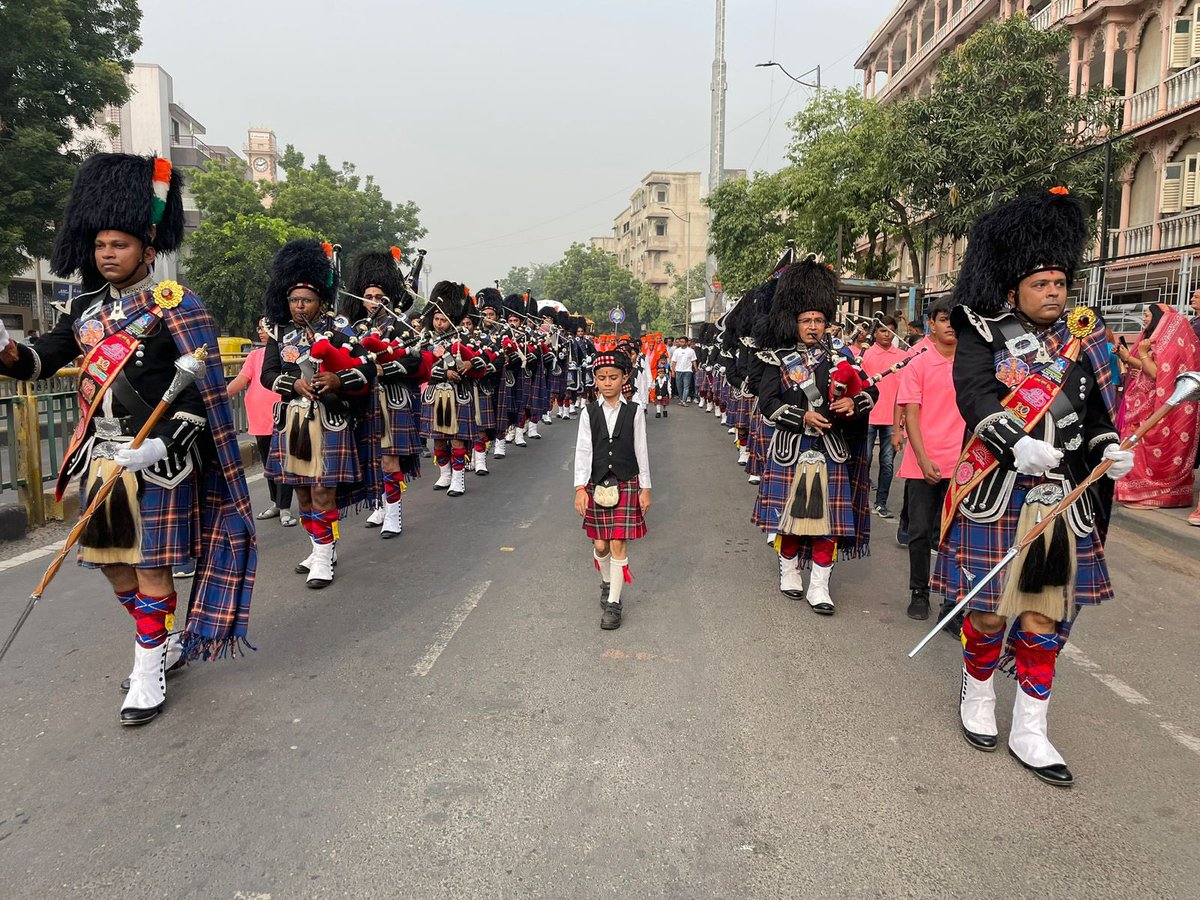 smspbIndia's tweet photo. #ShreeMuktajeevanSwamibapa #PipeBand # Maninagar # India Performed today as part of #ShreeMuktajeevanSwamibapa 's 116th Pragatya Jayanti #Mahotsav #SwaminarayanGadi #Cadets
#Tartan #Bagpipes #Drums #smspbindia https://t.co/Q4Hx9Es4pi