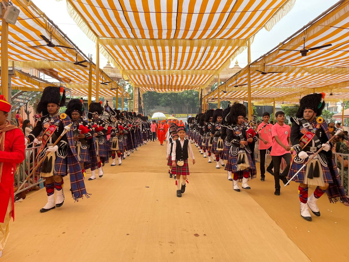 smspbIndia's tweet photo. #ShreeMuktajeevanSwamibapa #PipeBand # Maninagar # India Performed today as part of #ShreeMuktajeevanSwamibapa 's 116th Pragatya Jayanti #Mahotsav #SwaminarayanGadi #Cadets
#Tartan #Bagpipes #Drums #smspbindia https://t.co/Q4Hx9Es4pi