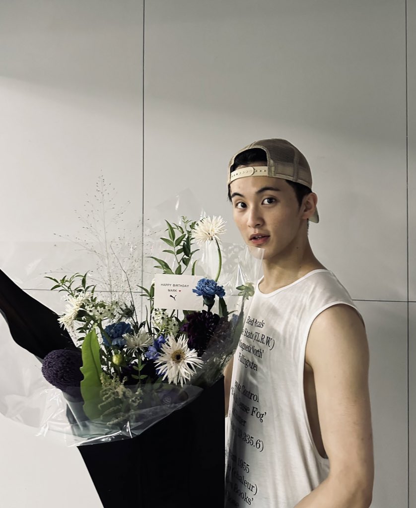 joyfulmarkly's tweet photo. why is he so boyfriend https://t.co/8W4seISsOG