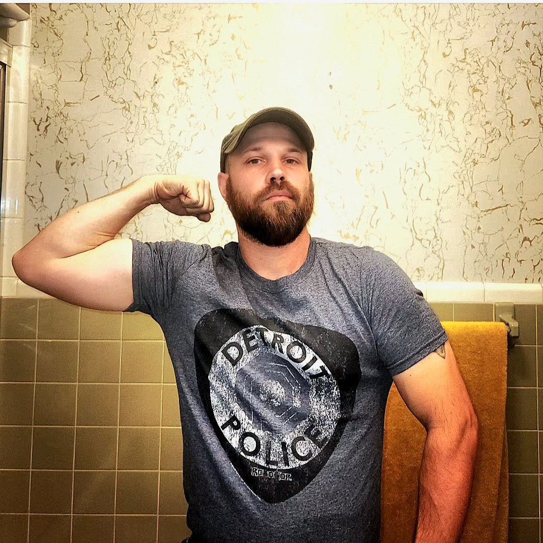 MikeplayForFun's tweet image. Another new t-shirt, don&apos;t think the fit is as good as the last. O and Medieval RimWorld at 12:30 EST. today. #TwitchAffilate #RimWorld #TwitchCon