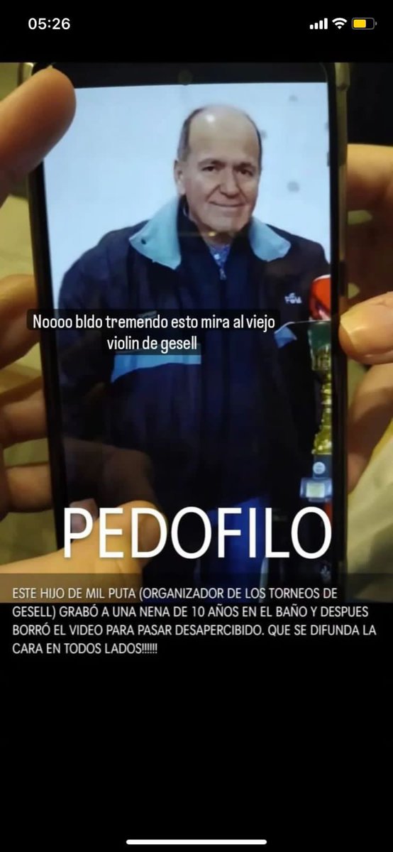 MiliJuarezz's tweet photo. A este hijo de puta, q durante AÑOS organizó torneos de voley para menores de edad, le encontramos videos de índole sexual (de niños menores) en su teléfono a raíz de una situación q vivimos ayer con una nena. 
Que su cara se haga viral en todos lados!! https://t.co/gvVOdxnWAp