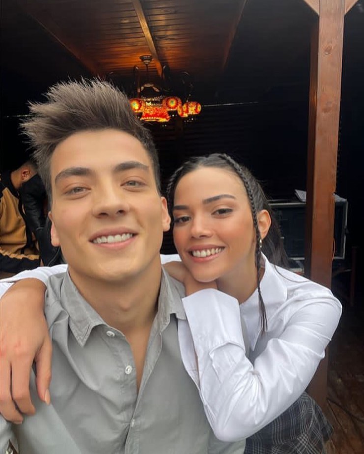 Sarp y Yasmin 

#TodoPorMiFamilia