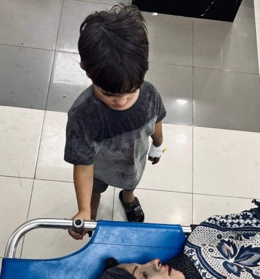 Raneem97790665's tweet photo. اجمل شيء ممكن تشوفه اليوم ❤️
 
فرحة الطفل باسل ابو مرسة صاحب الصورة الشهيرة مع أمه ، بعد تأكده انها على قيد الحياة وبخير 🥰❤️ https://t.co/tlBRlFAjHt